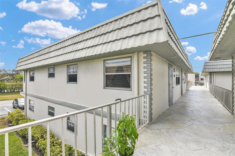 220 Flanders E Delray Beach FL 33484