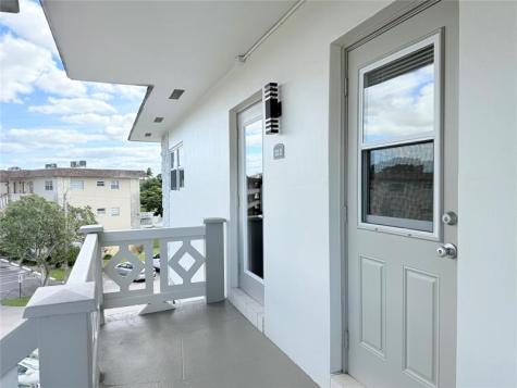 5171 W Oakland Park Boulevard Lauderdale Lakes FL 33313