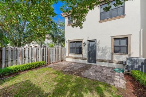 9596 Town Parc Circle N Parkland FL 33076