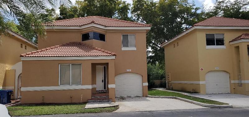 11291 Lakeview Coral Springs FL 33071
