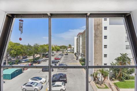 3040 NE 16th Avenue Oakland Park FL 33334