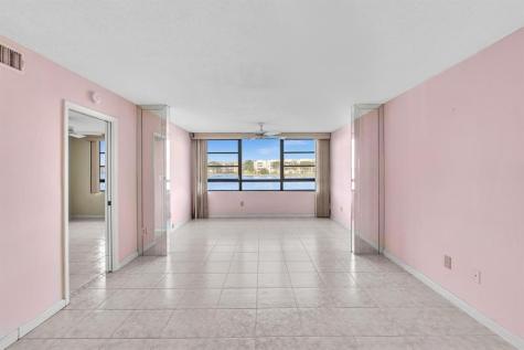 10442 E Clairmont Circle Tamarac FL 33321