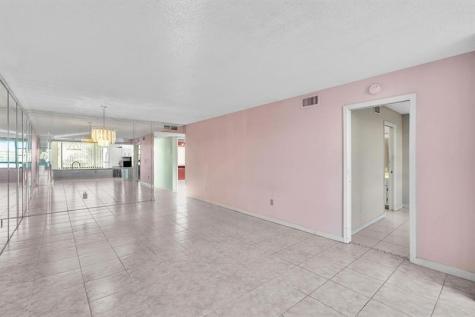 10442 E Clairmont Circle Tamarac FL 33321