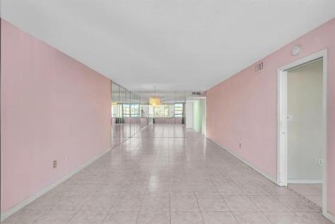 10442 E Clairmont Circle Tamarac FL 33321