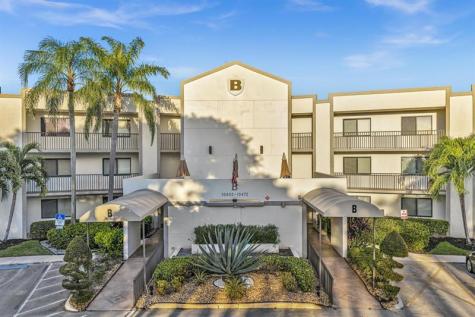 10442 E Clairmont Circle Tamarac FL 33321