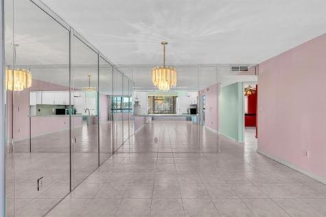 10442 E Clairmont Circle Tamarac FL 33321