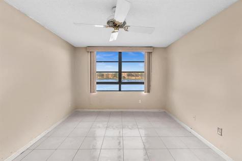 10442 E Clairmont Circle Tamarac FL 33321