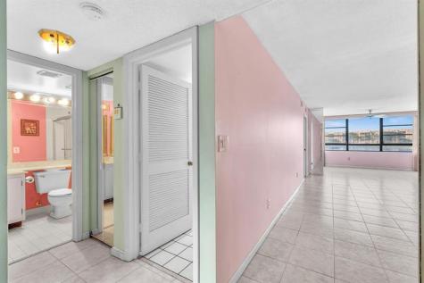 10442 E Clairmont Circle Tamarac FL 33321