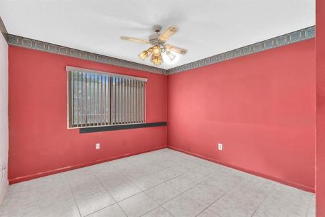 10442 E Clairmont Circle Tamarac FL 33321