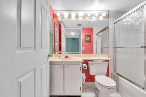 10442 E Clairmont Circle Tamarac FL 33321