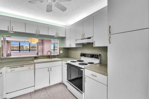 10442 E Clairmont Circle Tamarac FL 33321