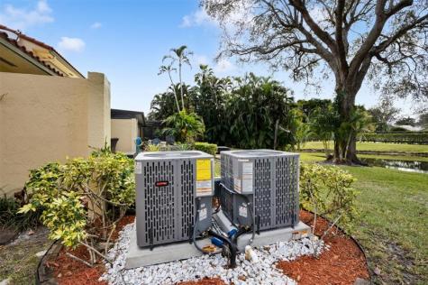 9530 Alcazar Lane Davie FL 33324