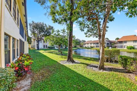 3042 Lucerne Park Drive Greenacres FL 33467