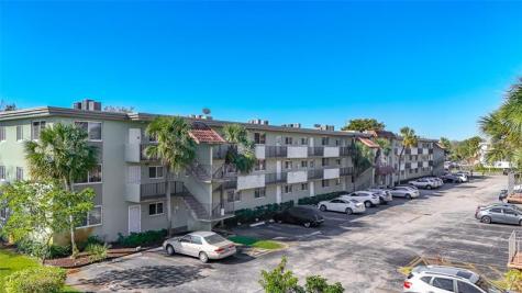 5935 Del Lago Circle Sunrise FL 33313
