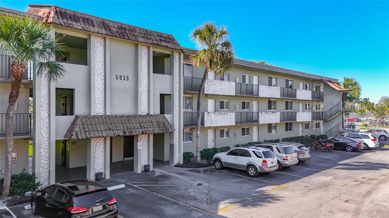 5935 Del Lago Circle Sunrise FL 33313