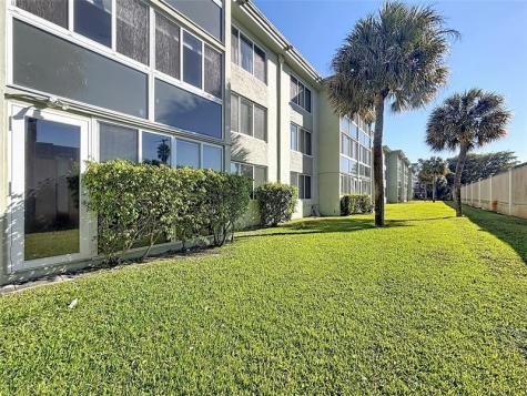 5935 Del Lago Circle Sunrise FL 33313