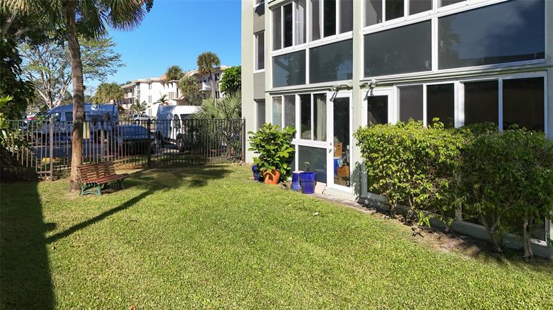 5935 Del Lago Circle Sunrise FL 33313