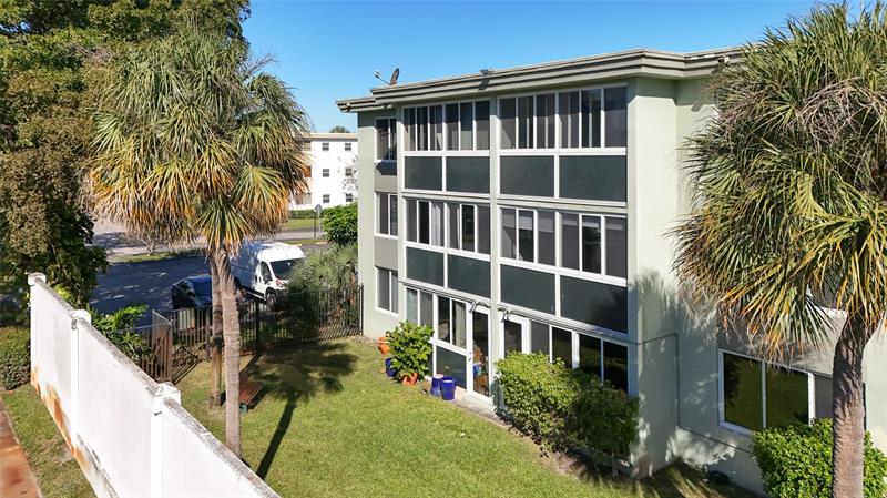 5935 Del Lago Circle Sunrise FL 33313