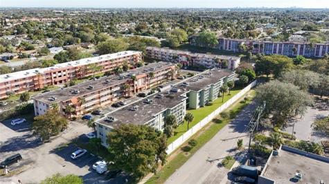 5935 Del Lago Circle Sunrise FL 33313