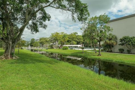 4899 NW 26th Court Lauderdale Lakes FL 33313