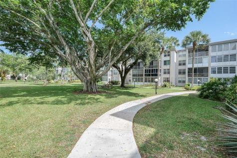 4899 NW 26th Court Lauderdale Lakes FL 33313