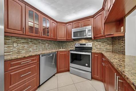 526 Shady Pine Way Greenacres FL 33415