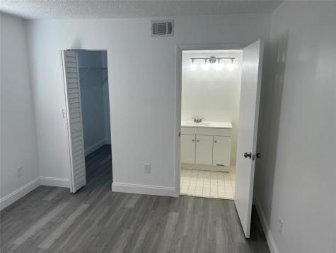 871 NE 207th Terrace Miami FL 33179