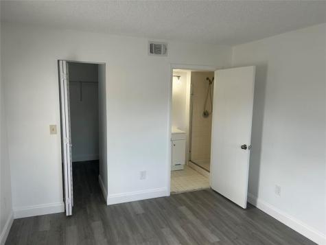 871 NE 207th Terrace Miami FL 33179