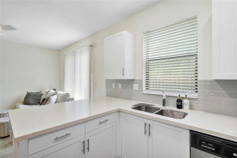 4990 Loebner Terrace Davie FL 33314