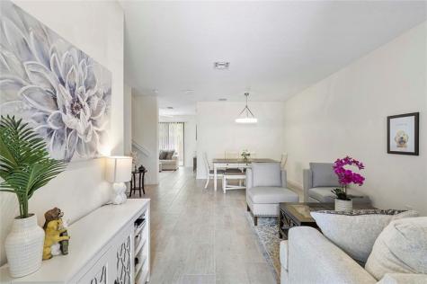 4990 Loebner Terrace Davie FL 33314