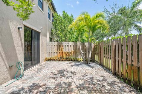 4990 Loebner Terrace Davie FL 33314