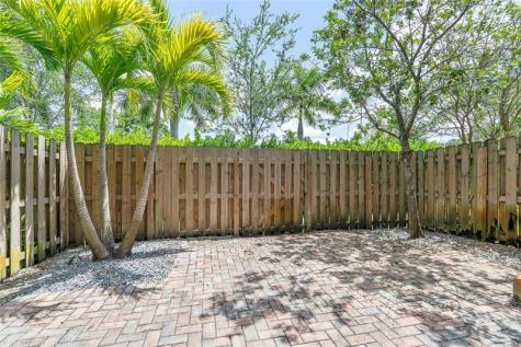 4990 Loebner Terrace Davie FL 33314