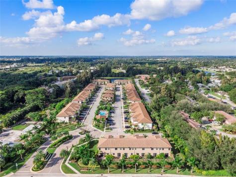 4990 Loebner Terrace Davie FL 33314