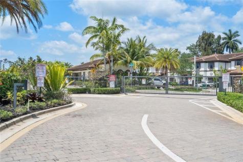 4990 Loebner Terrace Davie FL 33314