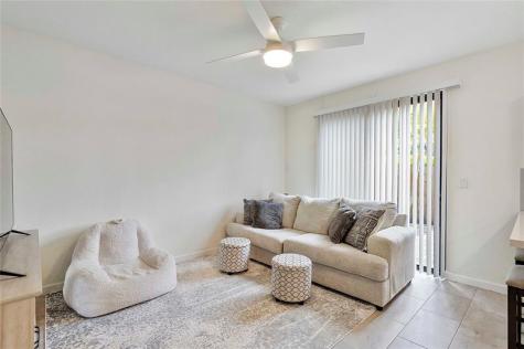 4990 Loebner Terrace Davie FL 33314