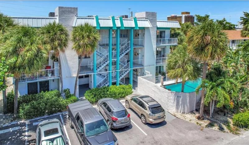 2715 NE 49th Street Fort Lauderdale FL 33308