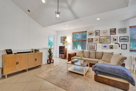 2977 St John Drive Hollywood FL 33024