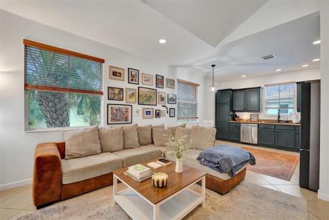2977 St John Drive Hollywood FL 33024