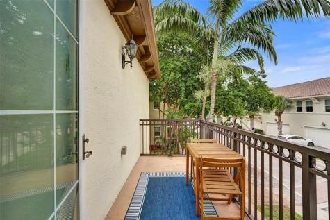2977 St John Drive Hollywood FL 33024