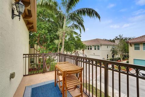 2977 St John Drive Hollywood FL 33024