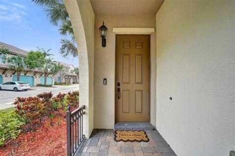2977 St John Drive Hollywood FL 33024