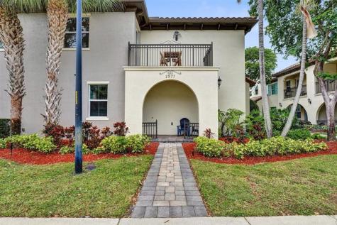 2977 St John Drive Hollywood FL 33024
