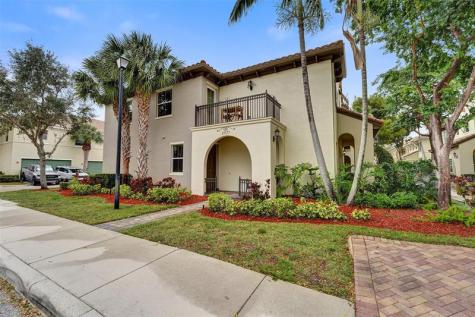 2977 St John Drive Hollywood FL 33024