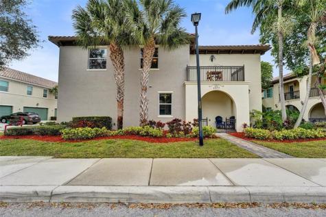 2977 St John Drive Hollywood FL 33024