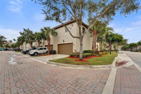 2977 St John Drive Hollywood FL 33024