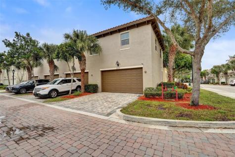2977 St John Drive Hollywood FL 33024