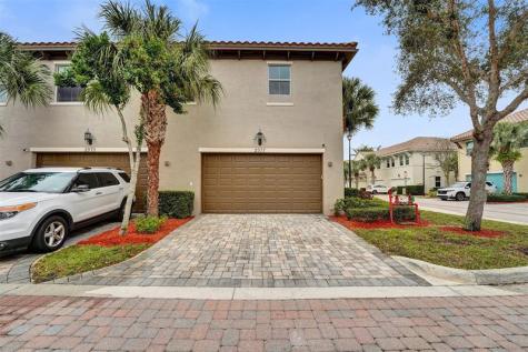 2977 St John Drive Hollywood FL 33024