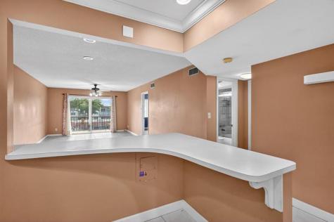 9410 N Hollybrook Lake Drive Pembroke Pines FL 33025