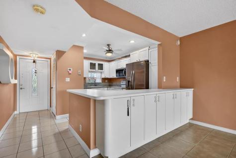 9410 N Hollybrook Lake Drive Pembroke Pines FL 33025