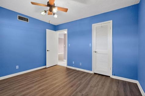 9410 N Hollybrook Lake Drive Pembroke Pines FL 33025